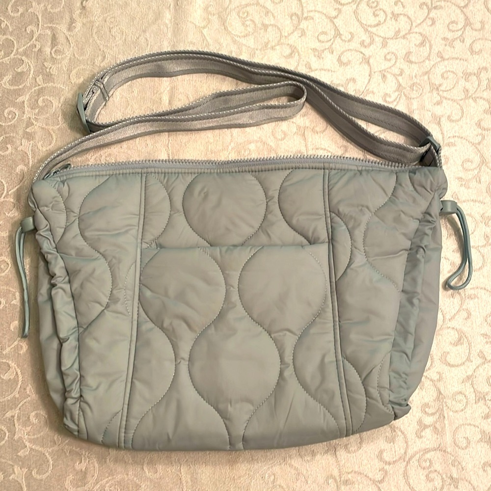 Vera Bradley Featherweight handbag/ crossbody